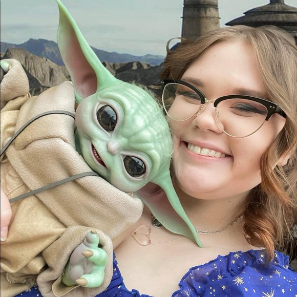 Meet your Posher, Mikayla - Picture 2 of 5